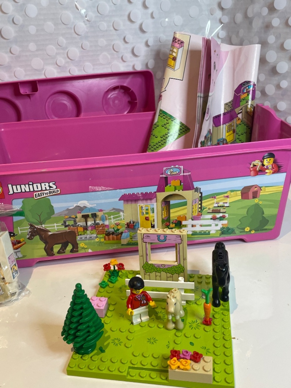 Lego friends 🧱bundle in Pink Brick Storage case - Picture 4 of 13